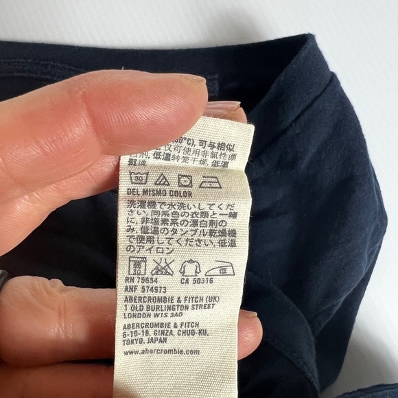 Abercrombie & Fitch Navy Blue Tropical
Floral Knit V Neck Size Medium - Picture 10 of 14